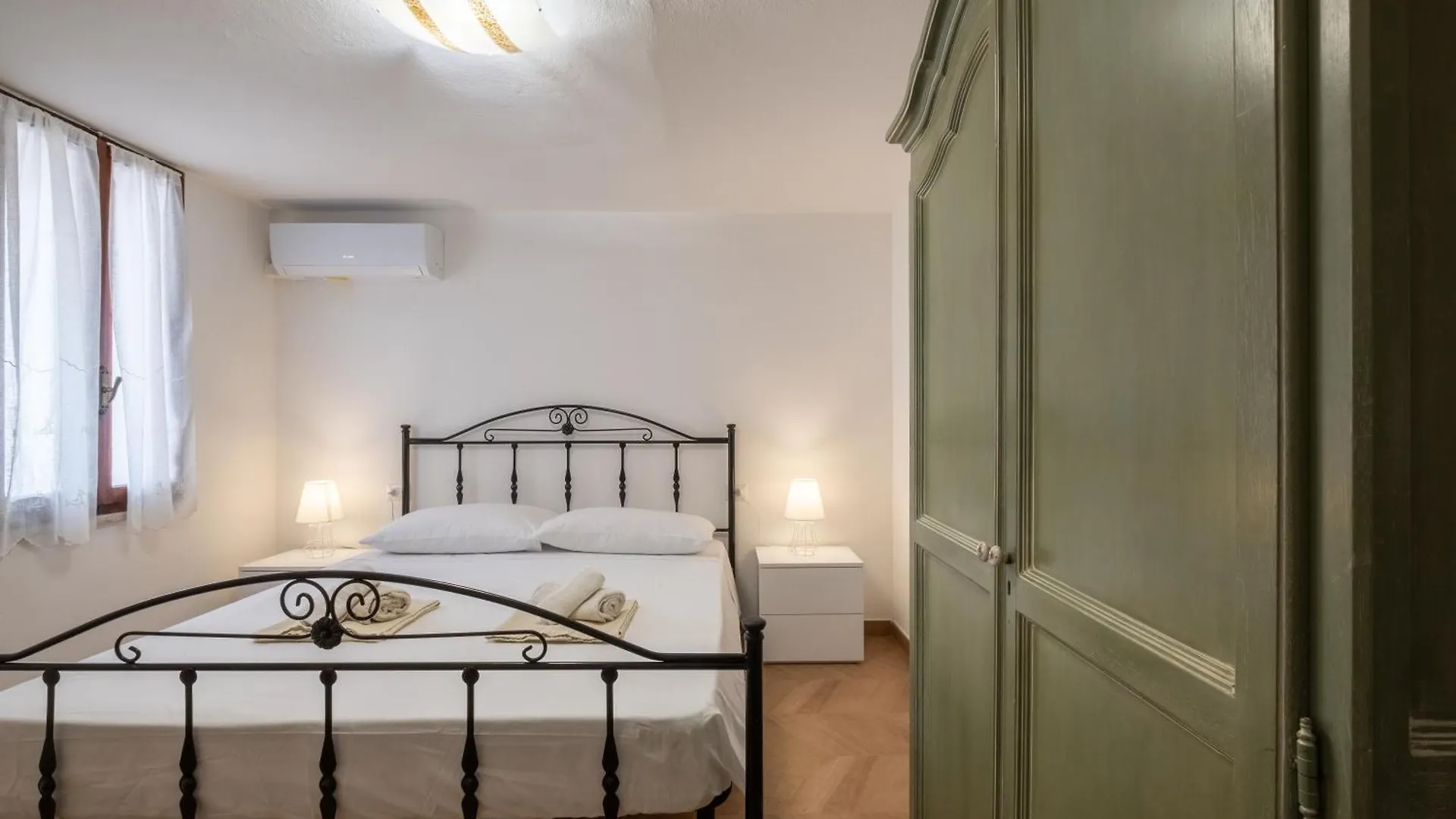 Villa - 1 Min Walk From Beach Porto Pino 0*,  Italien